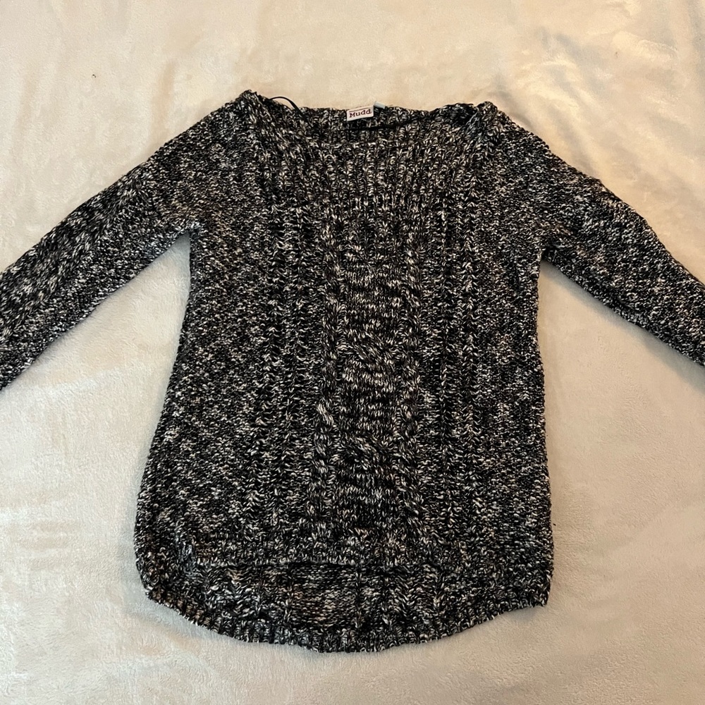 Women’s Black and white knit Sweater